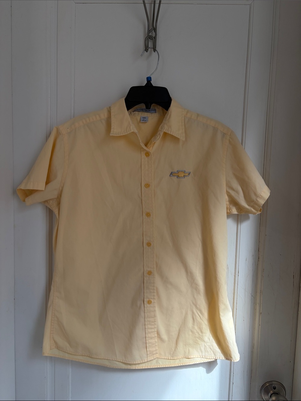 women's Short-Sleeve Button-Up Shirt - Pale Yellow